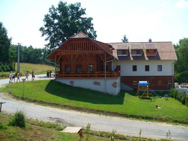 Orszem Fogado Hotel Szalafo ภายนอก รูปภาพ